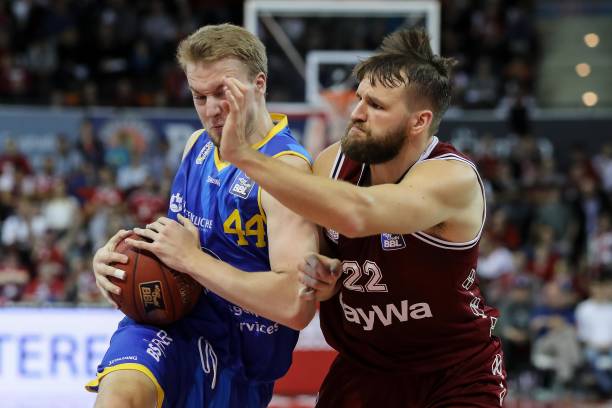 引人注目的 引人注目的